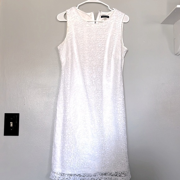 Tommy Hilfiger Dresses & Skirts - White Tommy Hilfiger dress with floral prints
